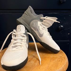 Kyrie Flytrap (Nike) boys size 4.5 grey/white/black never worn!